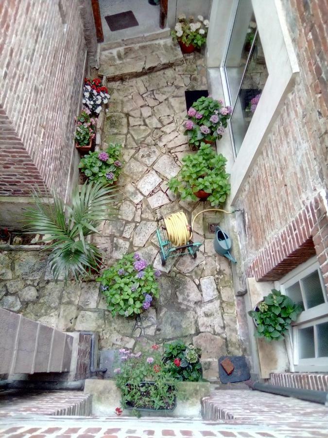 Alex Guest House Dozule Bagian luar foto